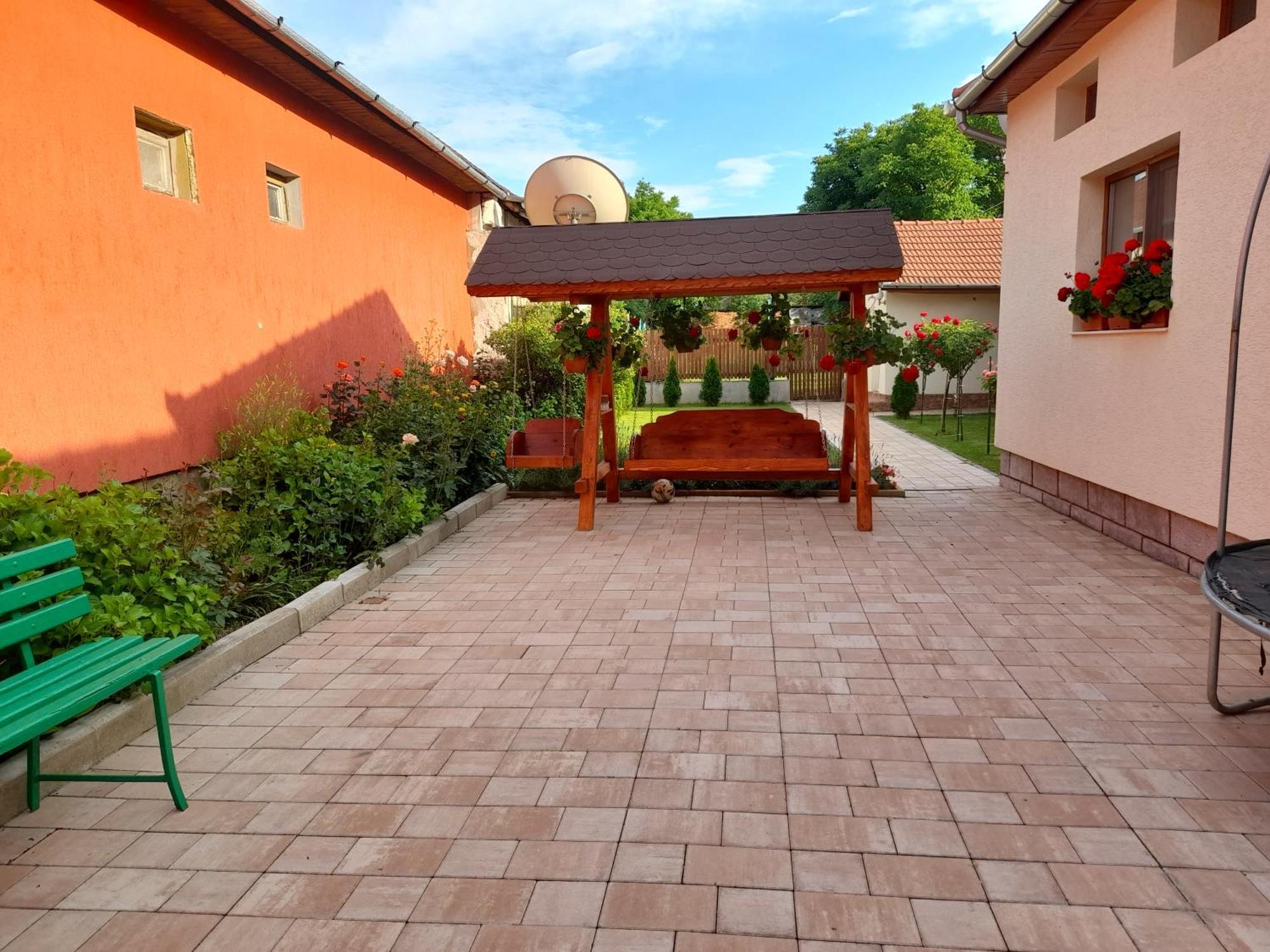 Casa Miki Hotel Haţeg Buitenkant foto